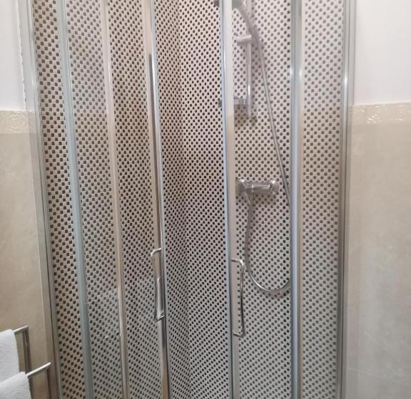 غرفة قياسية, Corte Della Luna