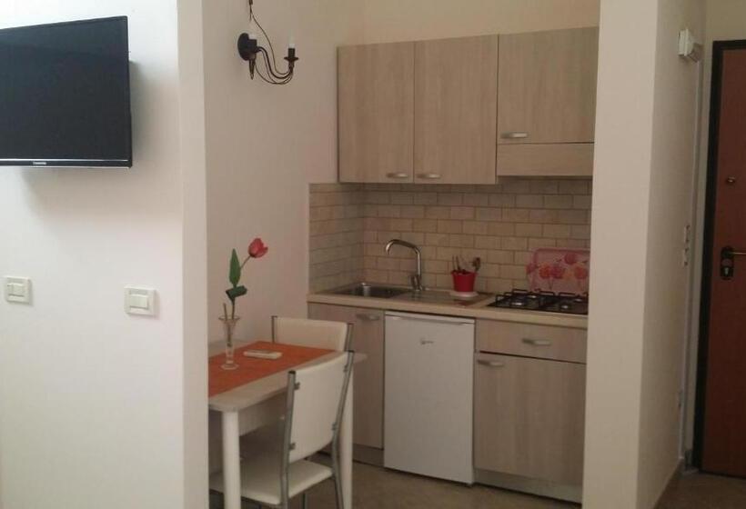 غرفة قياسية رباعية, Corte Della Luna