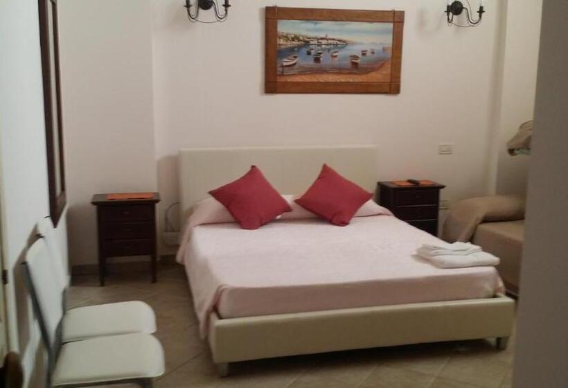 غرفة قياسية رباعية, Corte Della Luna