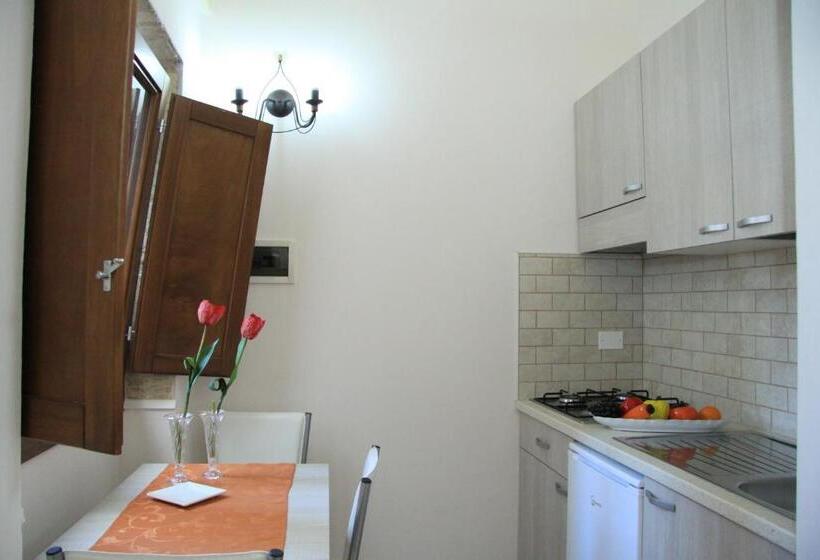 غرفة قياسية, Corte Della Luna