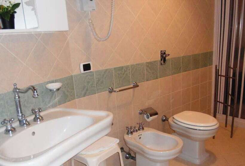 带双人床的经典房间, B&b Perla Di Corso Savoia