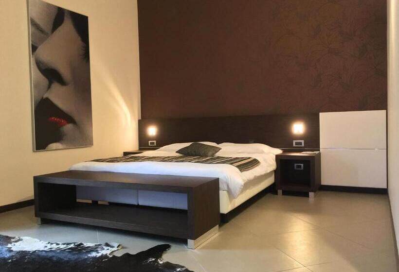 اتاق استاندارد سه نفره, Tropicana Room