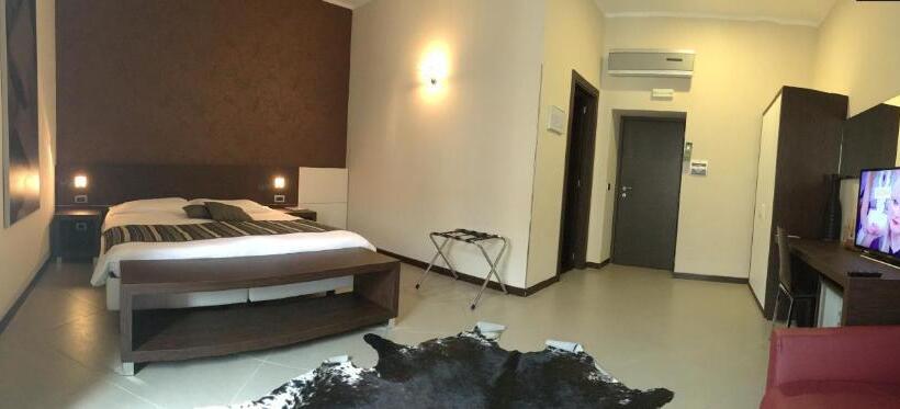 اتاق استاندارد سه نفره, Tropicana Room