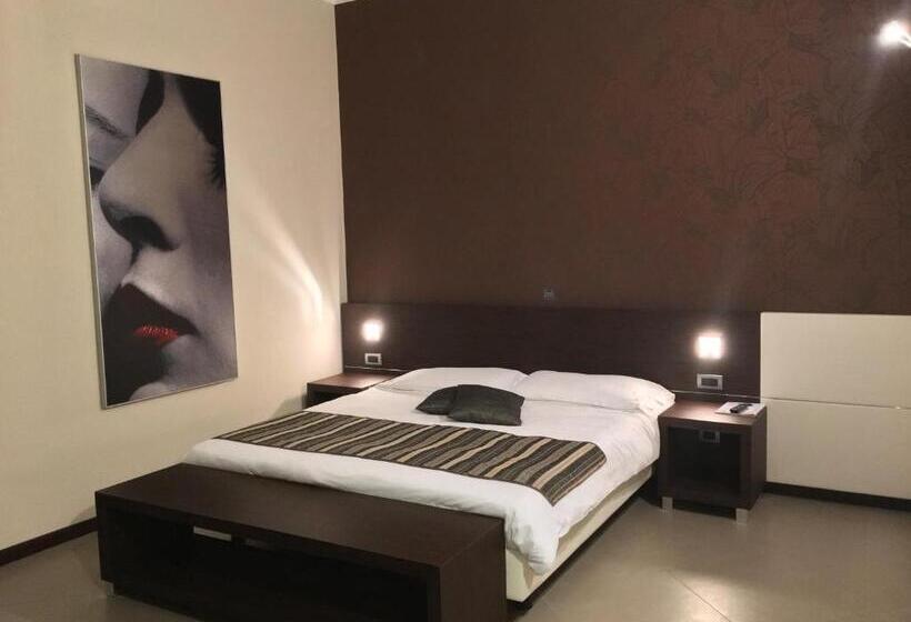 اتاق استاندارد سه نفره, Tropicana Room