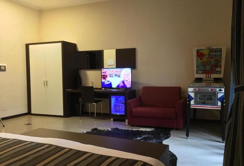 اتاق استاندارد سه نفره, Tropicana Room