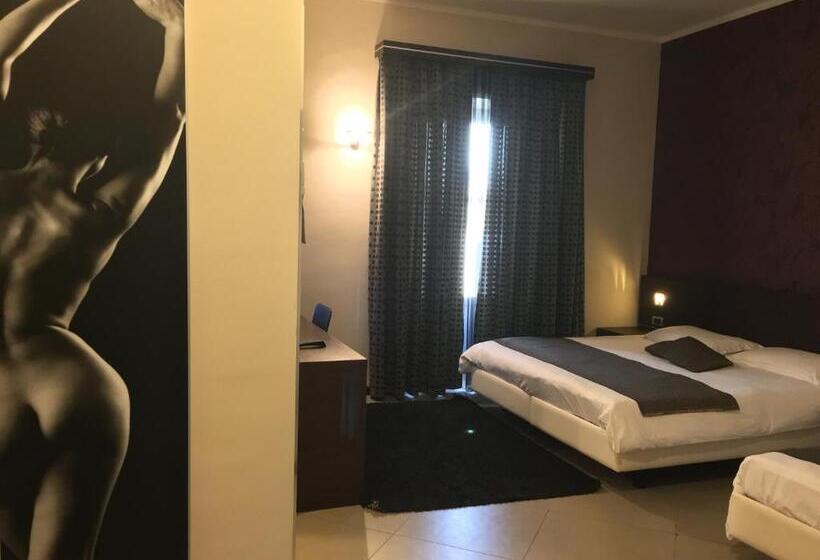 اتاق استاندارد چهار تخته, Tropicana Room