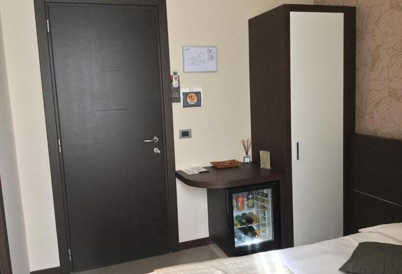 اتاق استاندارد یک نفره, Tropicana Room