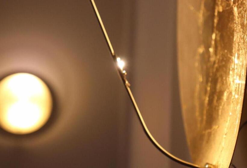 سوییت جونیور لوکس, Tropicana Room