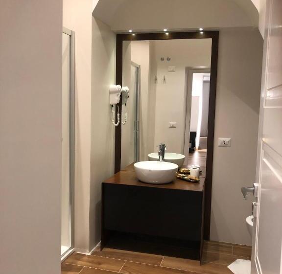 سوییت جونیور, Tropicana Room