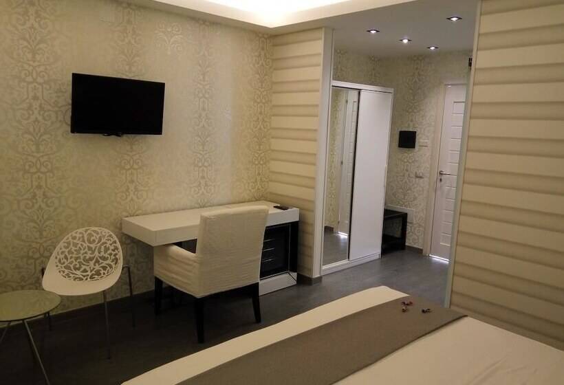 ジュニアスイート, Mina Accomodation