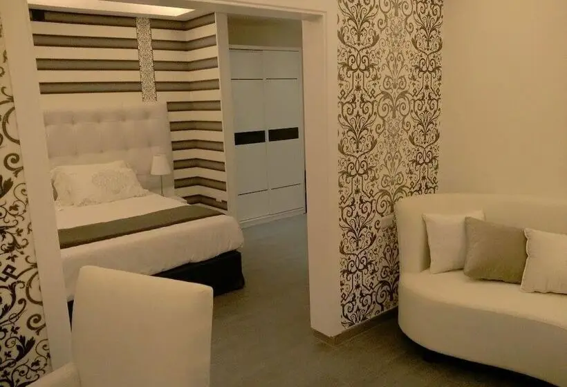 سوییت جونیور, Mina Accomodation