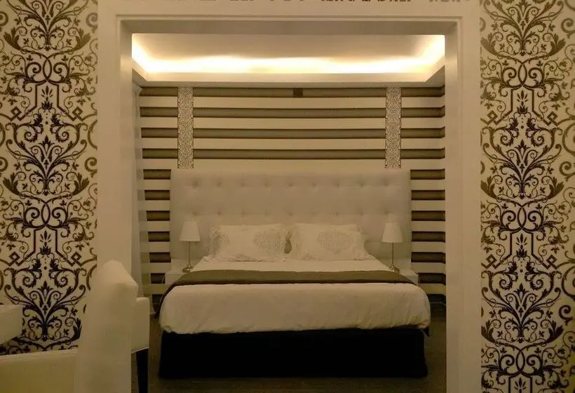 سوییت جونیور, Mina Accomodation