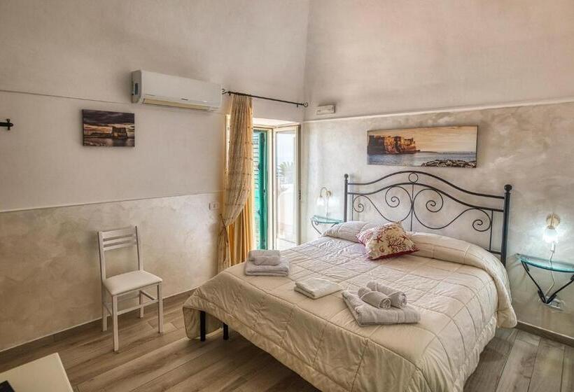 غرفة قياسية مطلّة علي البحر, Le Marelle