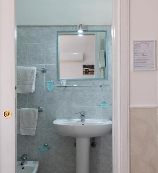 غرفة قياسية مطلّة علي البحر, Le Marelle