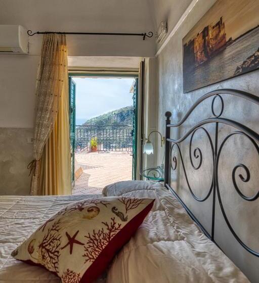 غرفة قياسية مطلّة علي البحر, Le Marelle