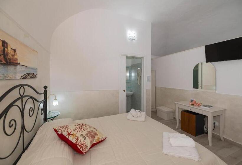 غرفة قياسية مطلّة علي البحر, Le Marelle