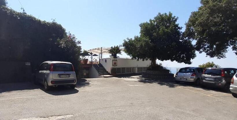 غرفة ديلوكس مطلّة علي البحر, Le Marelle