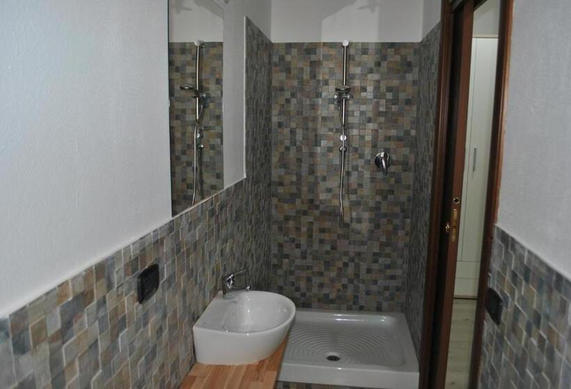 חדר סטנדרט לשלושה עם טרסה, Raxul Room