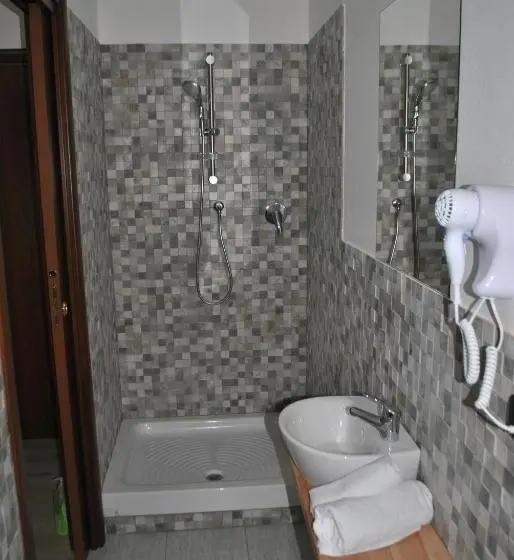 اتاق یک تخته با تراس, Raxul Room
