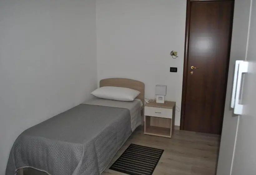 اتاق یک تخته با تراس, Raxul Room