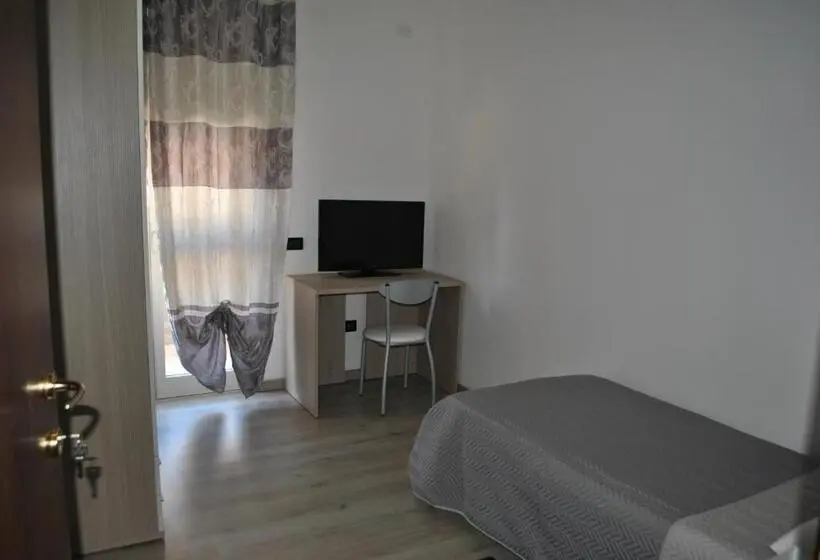 اتاق یک تخته با تراس, Raxul Room