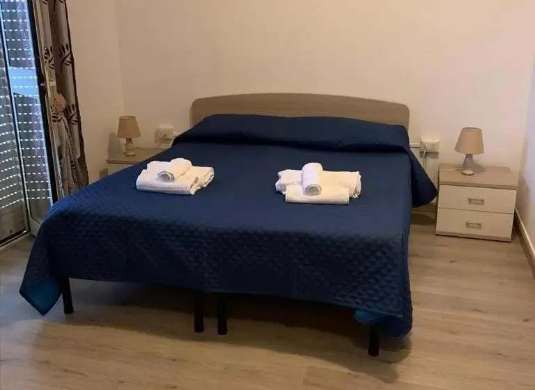 اتاق استاندارد سه تخته با بالکن, Raxul Room