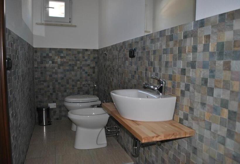 חדר סטנדרט לשלושה עם מרפסת, Raxul Room