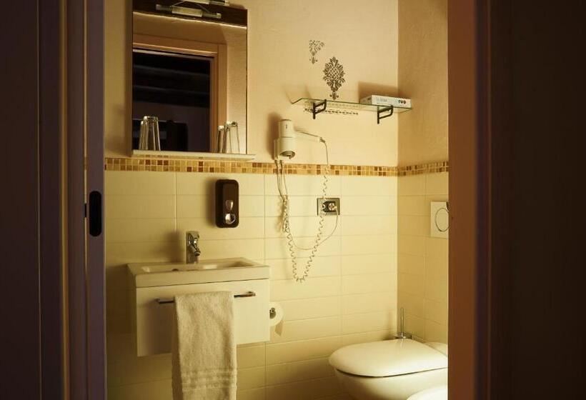 バルコニー付きスタンダードルーム, Locanda Osteria Marascia