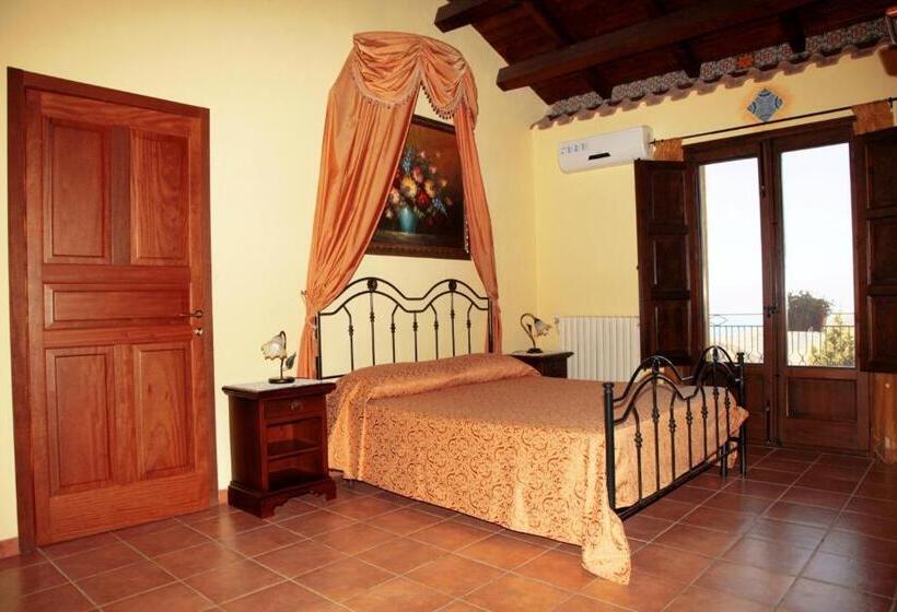 غرفة قياسية رباعية, L'uliveto