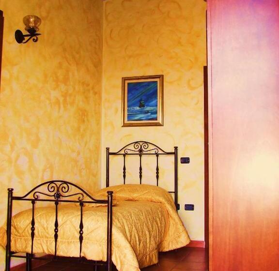 غرفة قياسية فردية مطلة علي البحر, L'uliveto