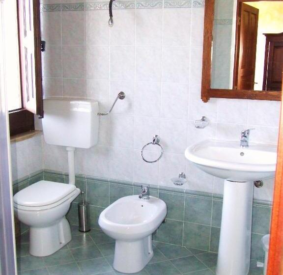 غرفة قياسية فردية مطلة علي البحر, L'uliveto