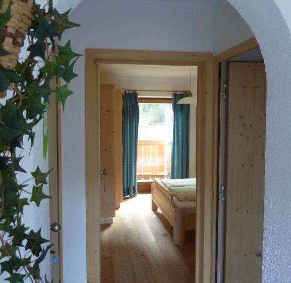 آپارتمان سوپریور 2 خوابه, Planitzhof