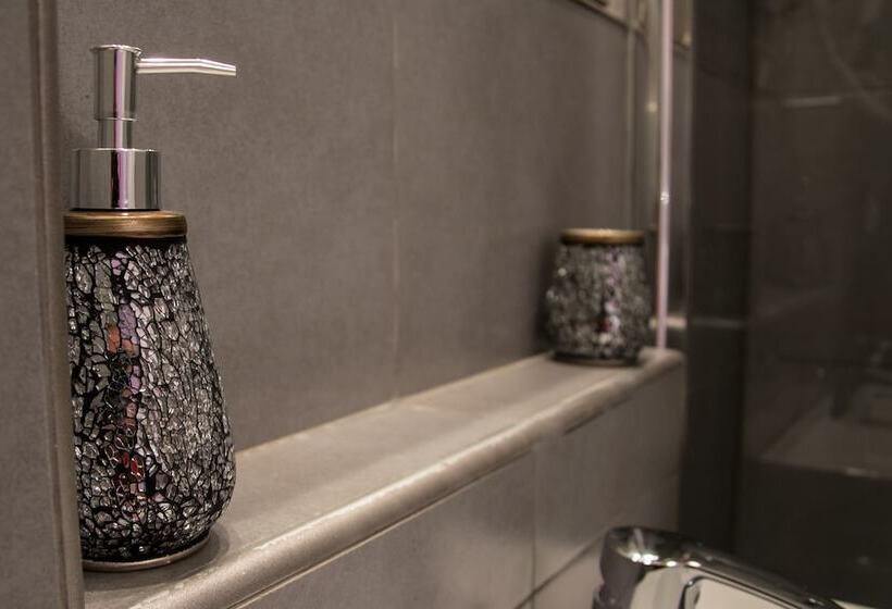 غرفة قياسية مزوَّدة بجاكوزي, Alibardi Alloggi