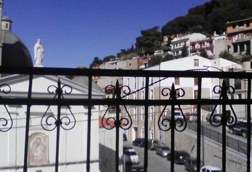 غرفة قياسية مزوَّدة بشُرفة, Drommire In Plassa E Clesia