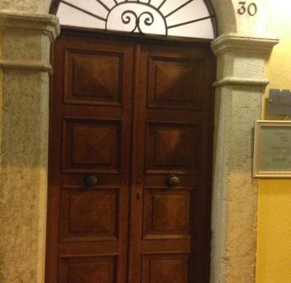주니어 스위트, Oreste Suite