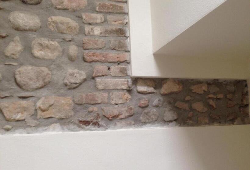 スタンダードルーム, Oreste Suite