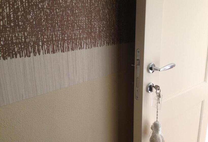 ジュニアスイート, Oreste Suite