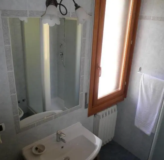 スタンダードルーム, Agriturismo Mongiorgi I Salici