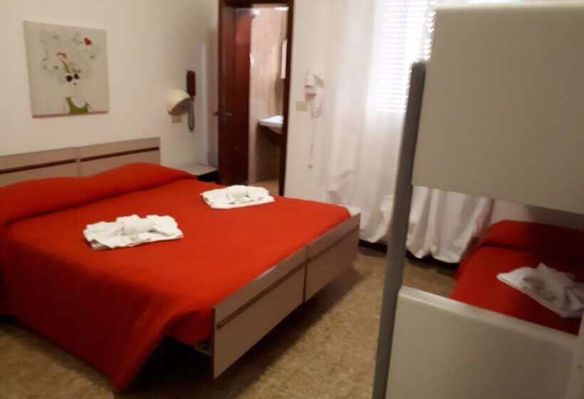 اتاق خانوادگی, Emanuela