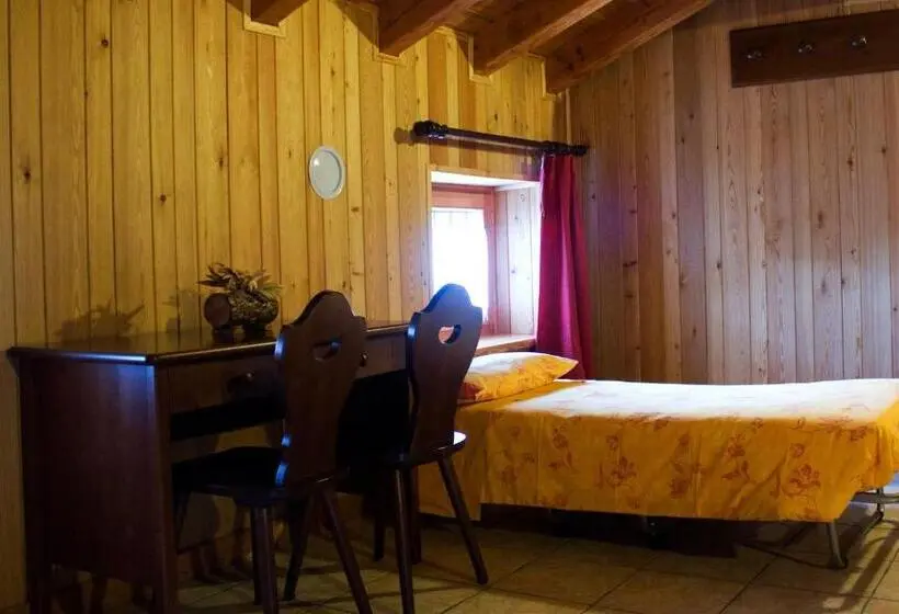 اتاق ساده سه نفره, Locanda Lac Place Moulin