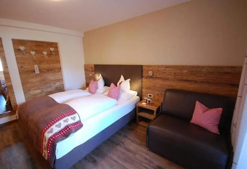 اتاق لوکس با بالکن, Monti Pallidi B&b Apartments
