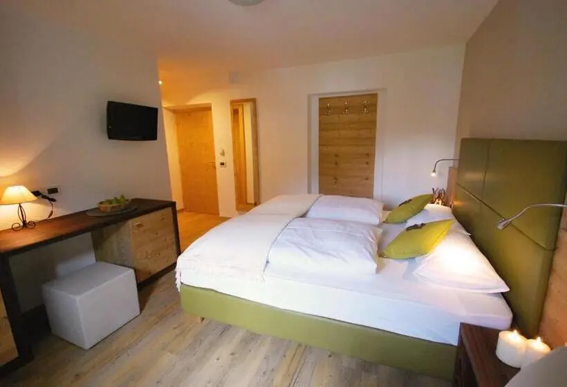 اتاق لوکس با بالکن, Monti Pallidi B&b Apartments