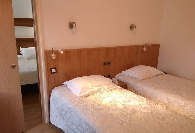 Семейный Номер, Hôtel Belleville