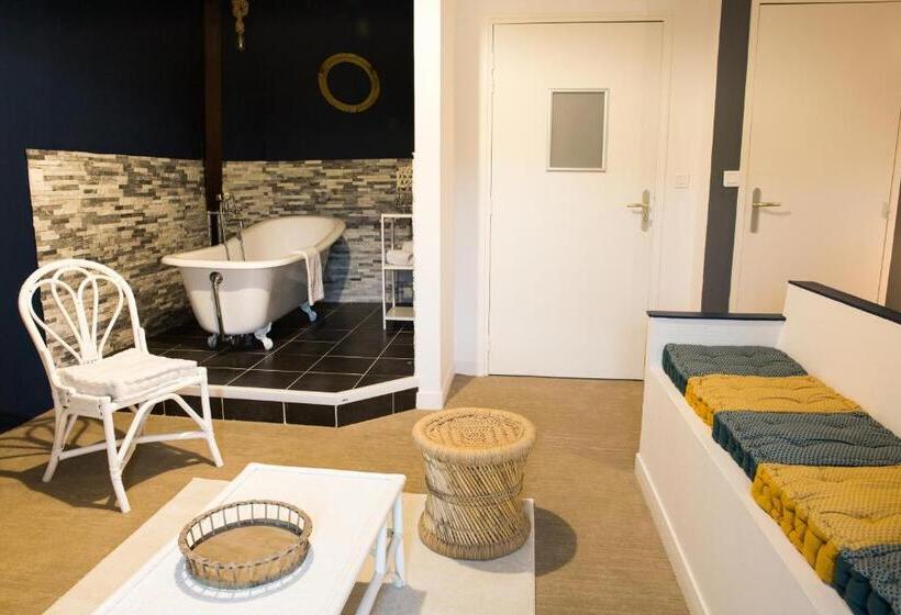 キングサイズベッドのデラックスルーム, Domaine De La Briandais, A Place Of Electromagnetic Sobriety