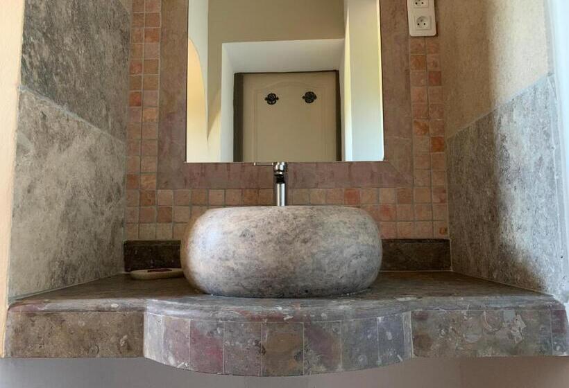 דירת חדר, Bastide De Mazan