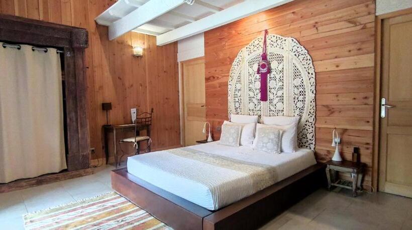 Номер Стандарт Вид на Бассейн, Couleurs Du Sud