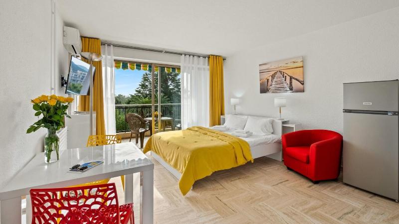 Студио Стандарт Вид на Бассейн, Cannes Marina Appart Hotel Mandelieu