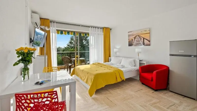 استودیو استاندارد با چشم‌انداز استخر, Cannes Marina Appart Hotel Mandelieu