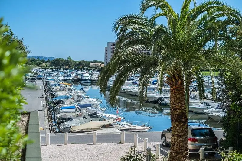 استودیو استاندارد با چشم‌انداز استخر, Cannes Marina Appart Hotel Mandelieu