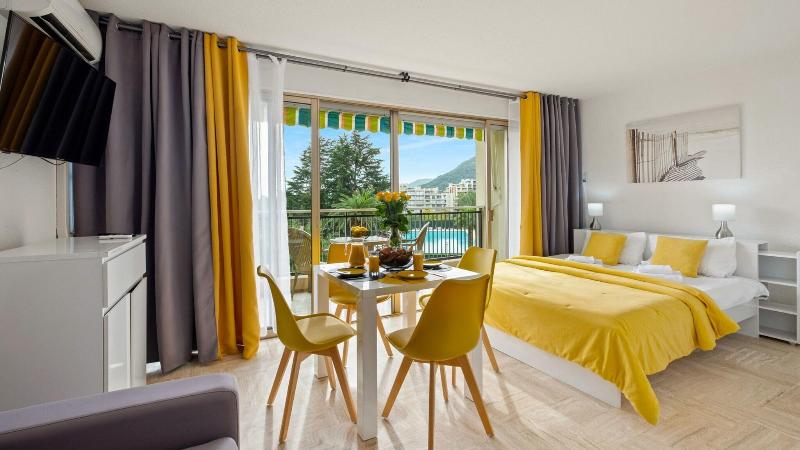 Студио Стандарт Вид на Бассейн, Cannes Marina Appart Hotel Mandelieu
